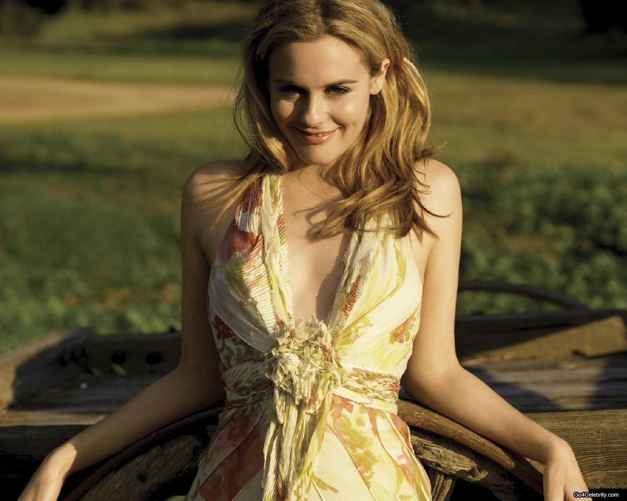 Alicia Silverstone 1 (Alicia Silverstone 1.jpg) Image - 708550 -  TurboImageHost.com